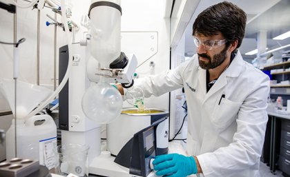 A male scientist working in a laboraty
